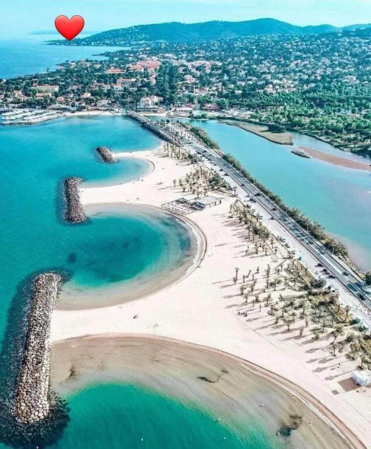 Entre Mer Et Nature Saint Aygulf Exterior foto